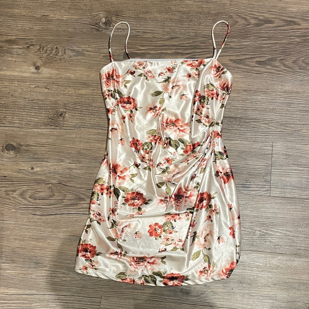 NWT Windsor Cream and Red Floral Mini Dress